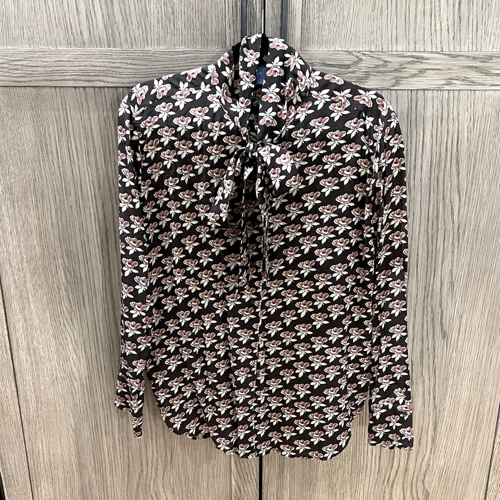 NWOT- M.I.H JEANS
floral-print silk crepe de chine blouse